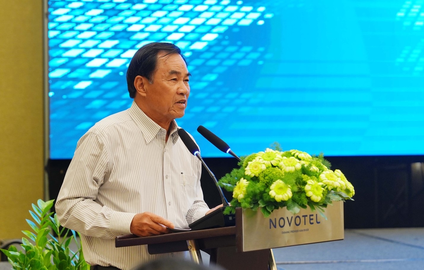 TS. Phùng Tấn Viết, Nguyên Phó Chủ tịch UBND TP. Đà Nẵng, NguyênTrưởng Ban quản lý KCNC TP Đà Nẵng phát biểu tại Diễn đàn