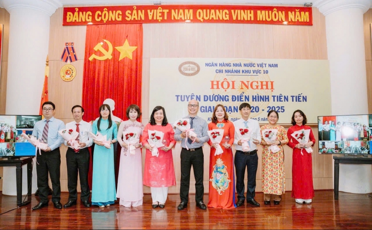 NHNN Chi nhánh Khu vực 10: Đẩy mạnh phong trào thi đua khen thưởng